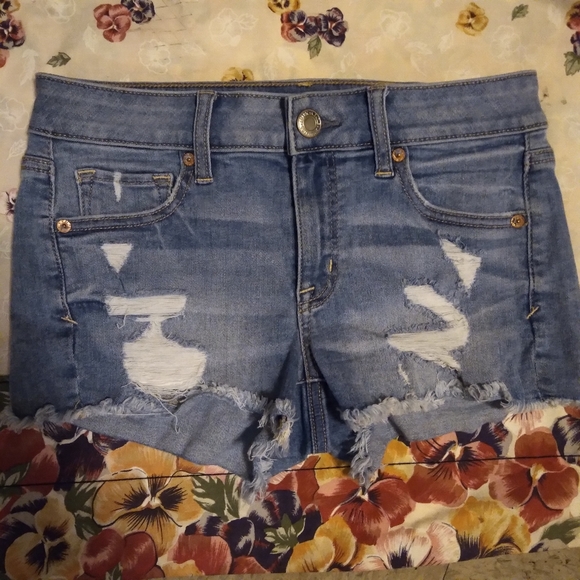 American Eagle Distressed Shortie Denim Jean Shorts, Size: 4 - Picture 3 of 9